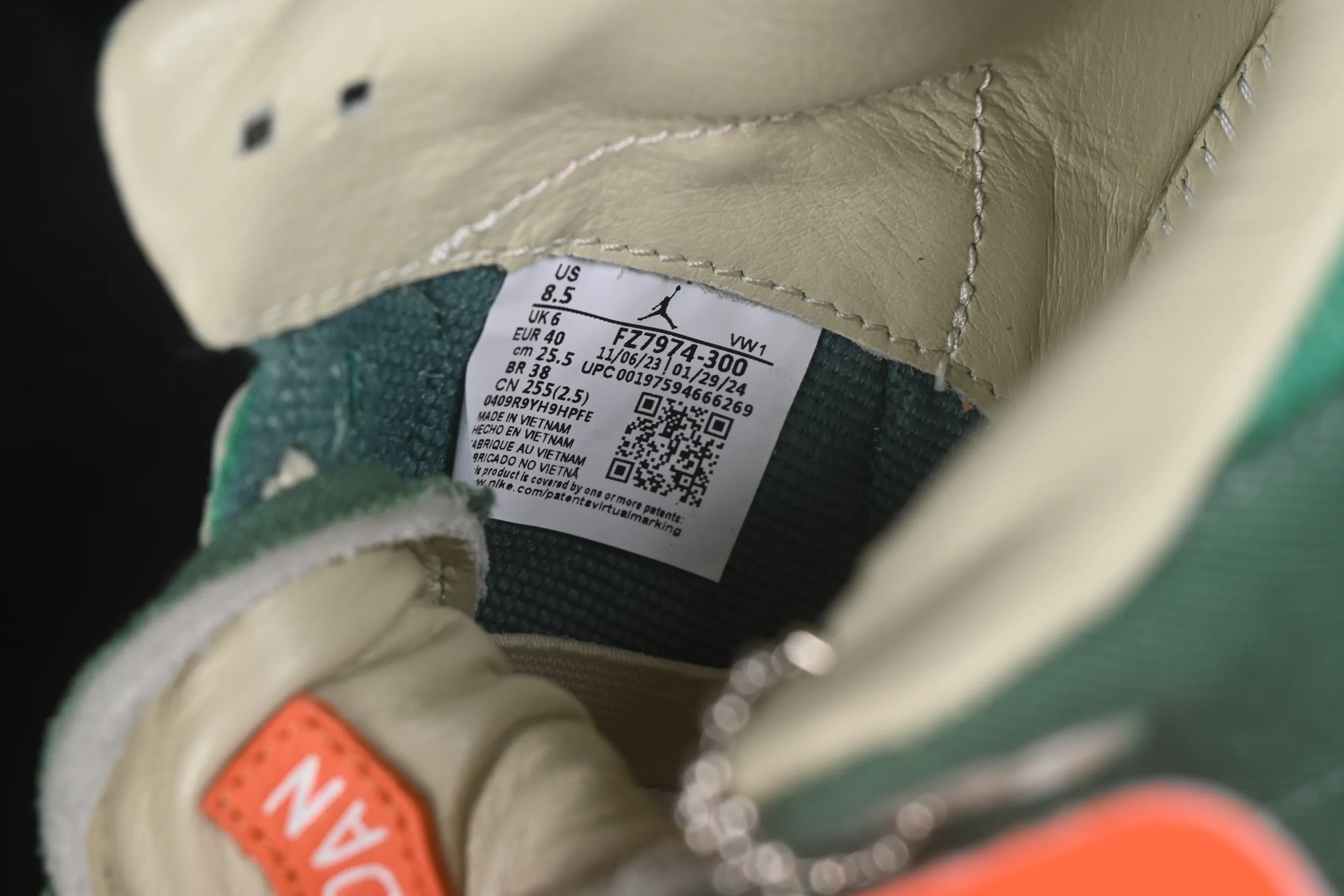 All categories Air Jordan Jordan series basketball shoes Air Jordan 3 Special offer Nina Chanel Abney x Air Jordan 3 Retro AJ3 Joe 3 New York artist jointly signed FZ7974-300